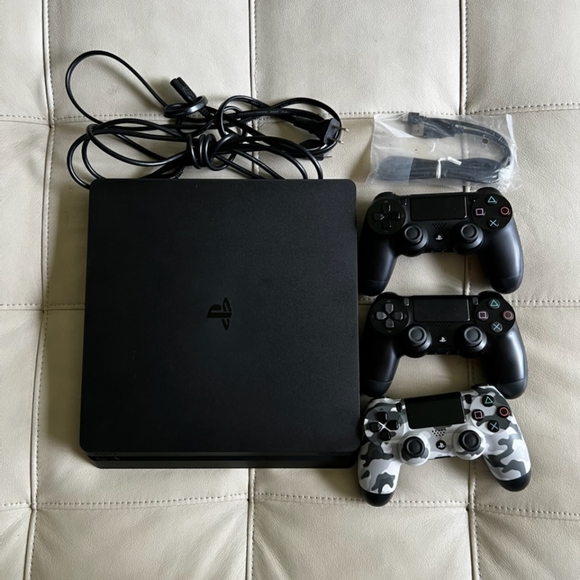 PLAYSTATION 4 SLIM - Picture 1 of 4